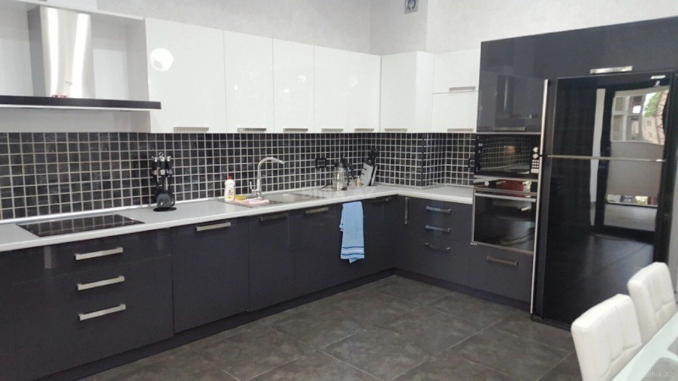 Kirayə verilir 4 otaqlı mənzil 210 m²