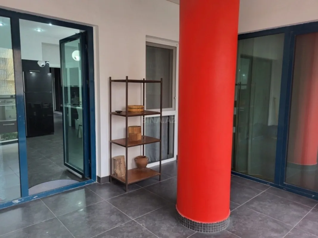 Kirayə verilir 4 otaqlı mənzil 210 m²