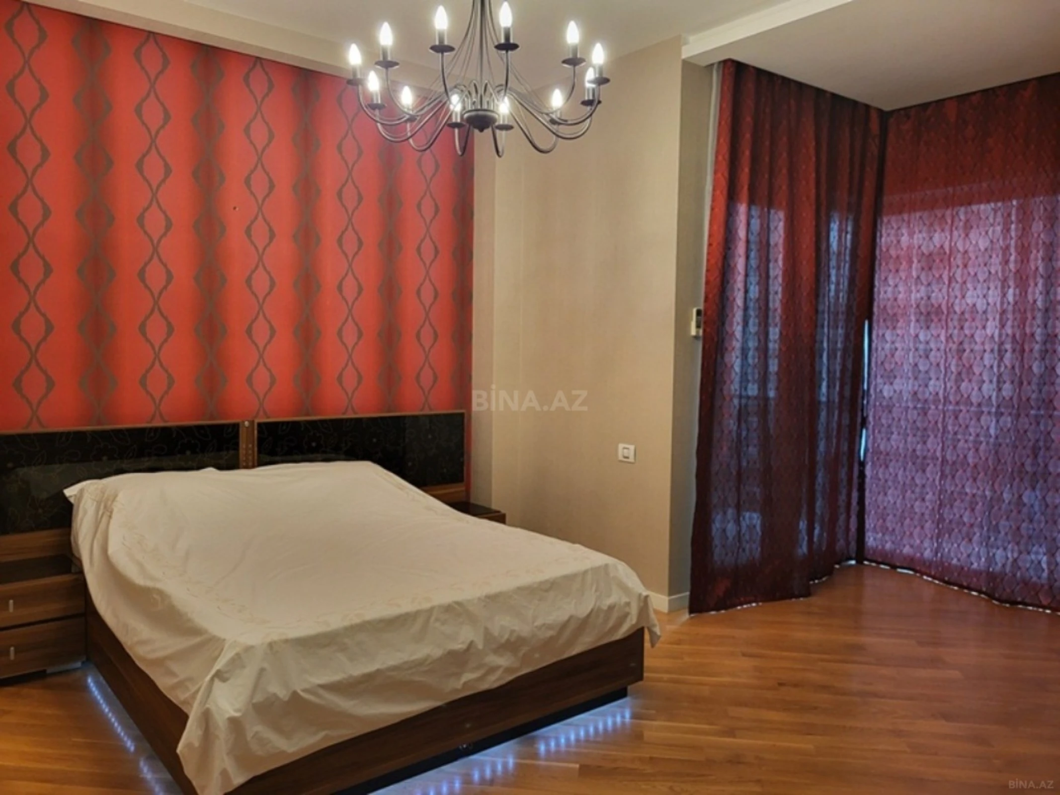 Kirayə verilir 4 otaqlı mənzil 210 m²