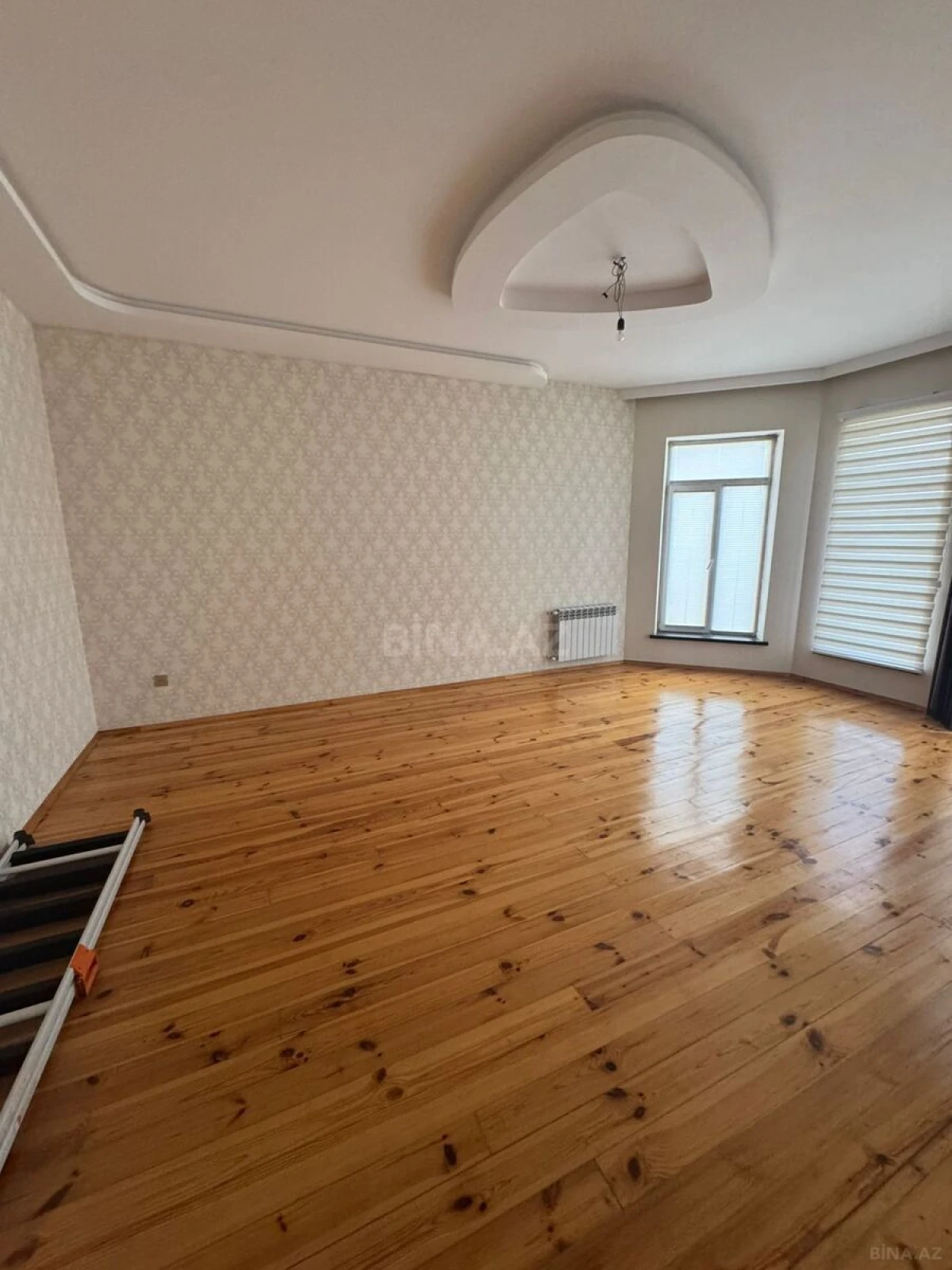 Satılır 9 otaqlı həyət evi 400 m²