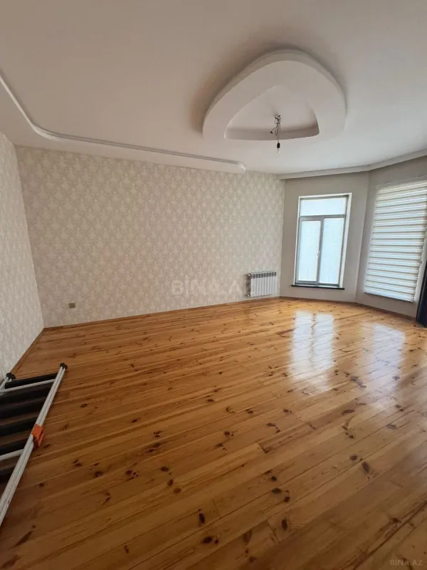 Satılır 9 otaqlı həyət evi 400 m²