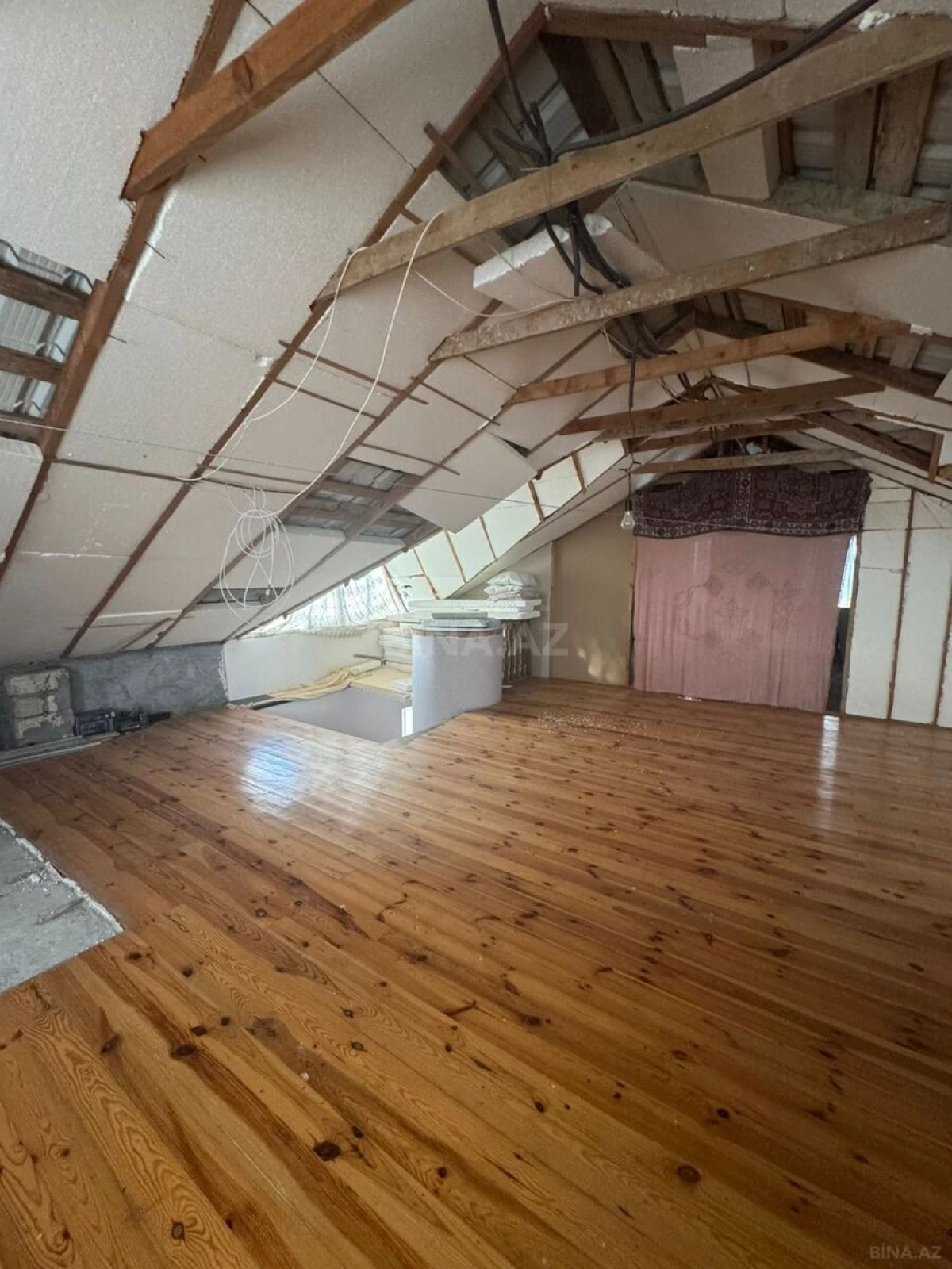 Satılır 9 otaqlı həyət evi 400 m²