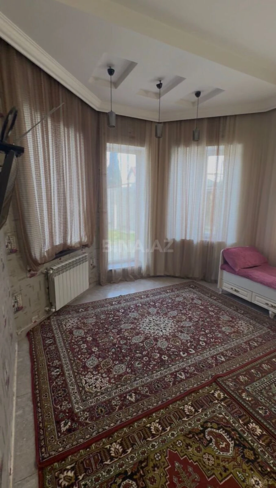 Satılır 9 otaqlı həyət evi 400 m²