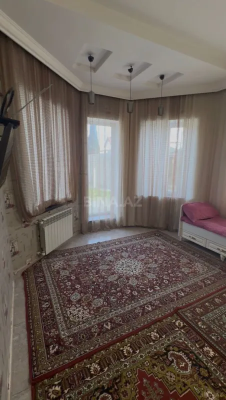 Satılır 9 otaqlı həyət evi 400 m²