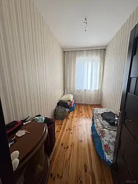 Satılır 9 otaqlı həyət evi 400 m²