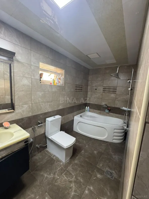 Satılır 9 otaqlı həyət evi 400 m²