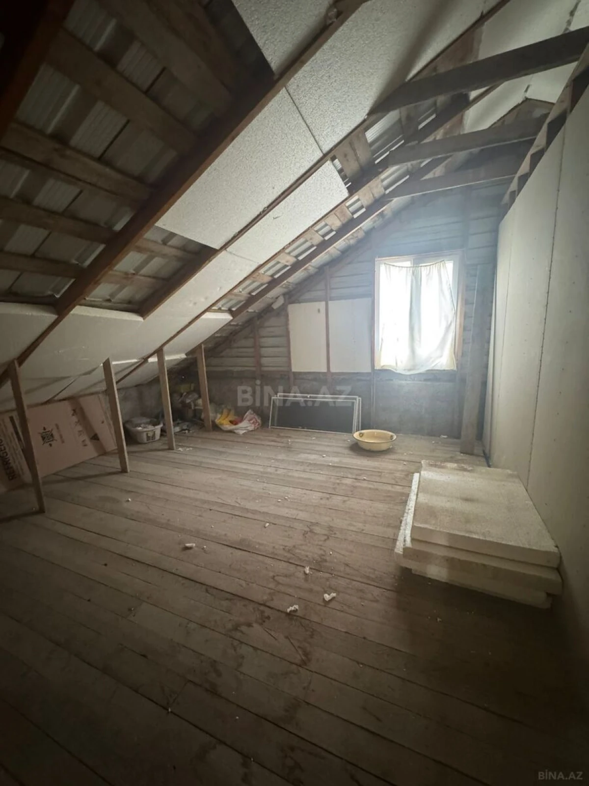 Satılır 9 otaqlı həyət evi 400 m²