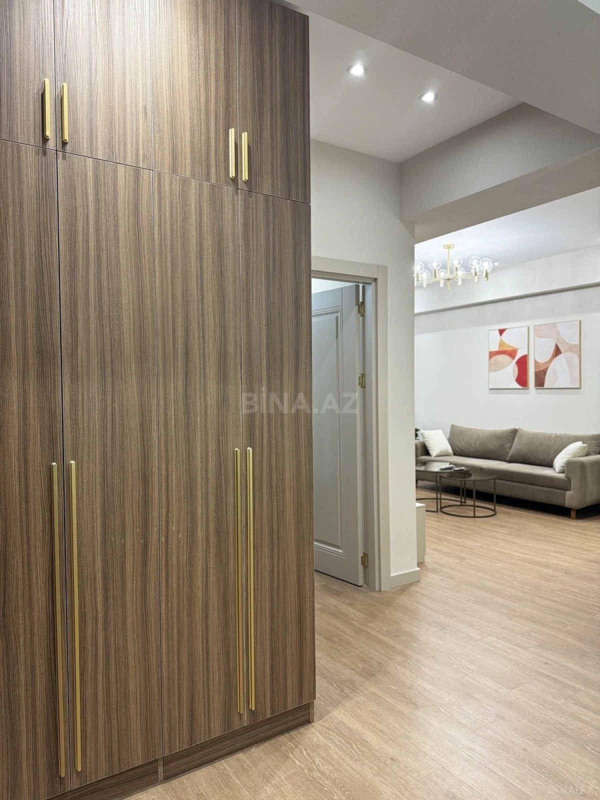 Satılır 2 otaqlı mənzil 68 m²