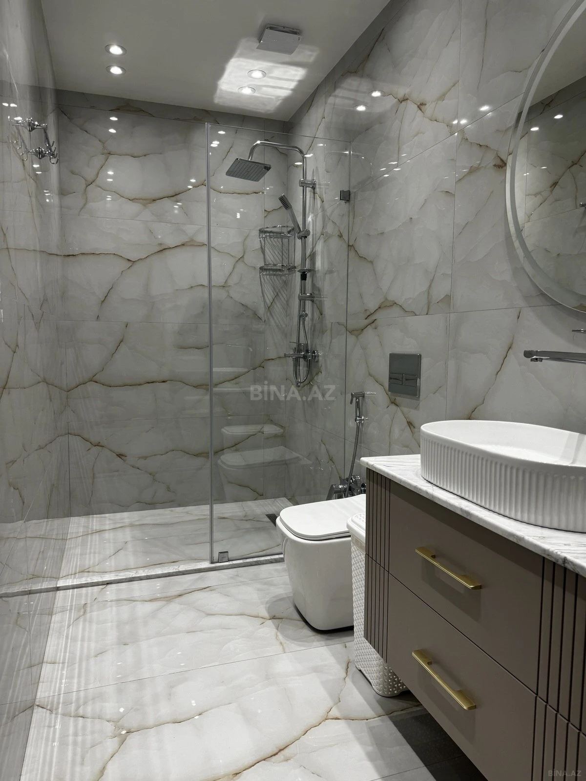 Satılır 2 otaqlı mənzil 68 m²