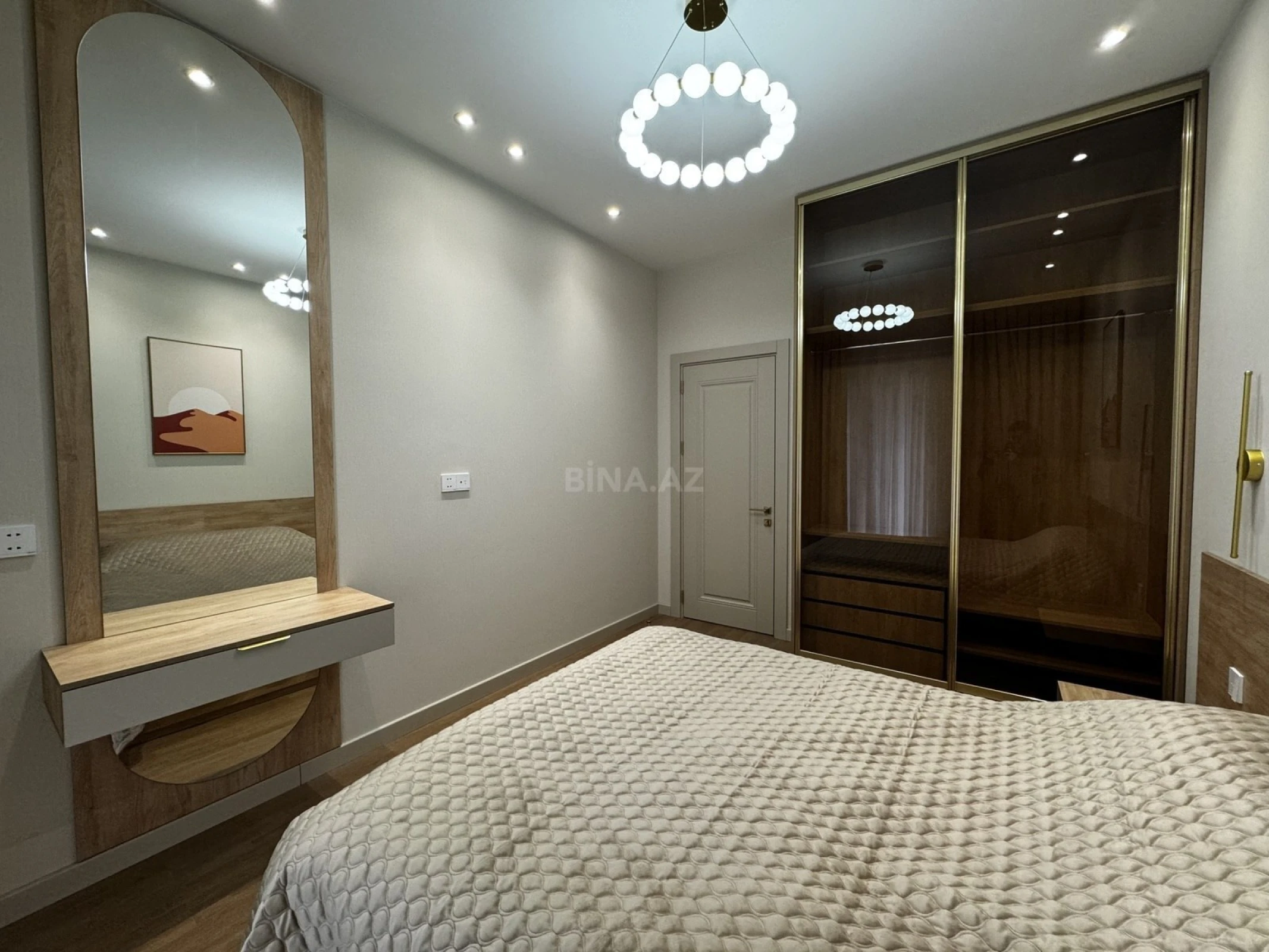 Satılır 2 otaqlı mənzil 68 m²