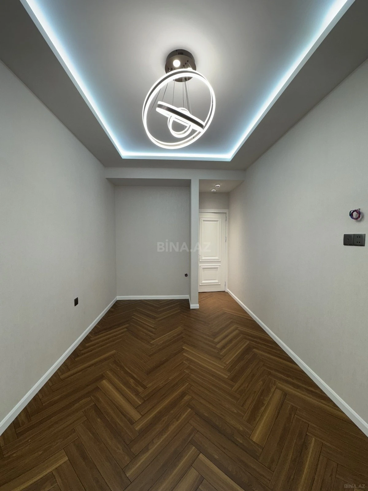Satılır 3 otaqlı mənzil 98 m²