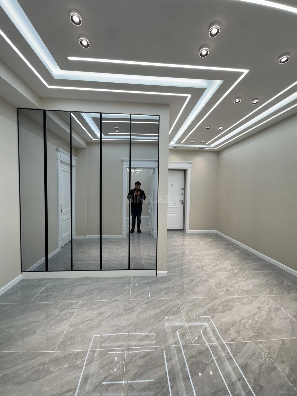 Satılır 3 otaqlı mənzil 98 m²