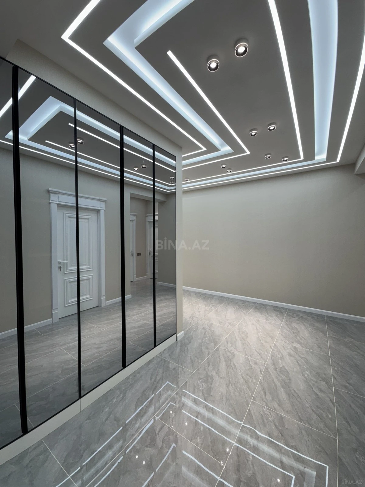 Satılır 3 otaqlı mənzil 98 m²