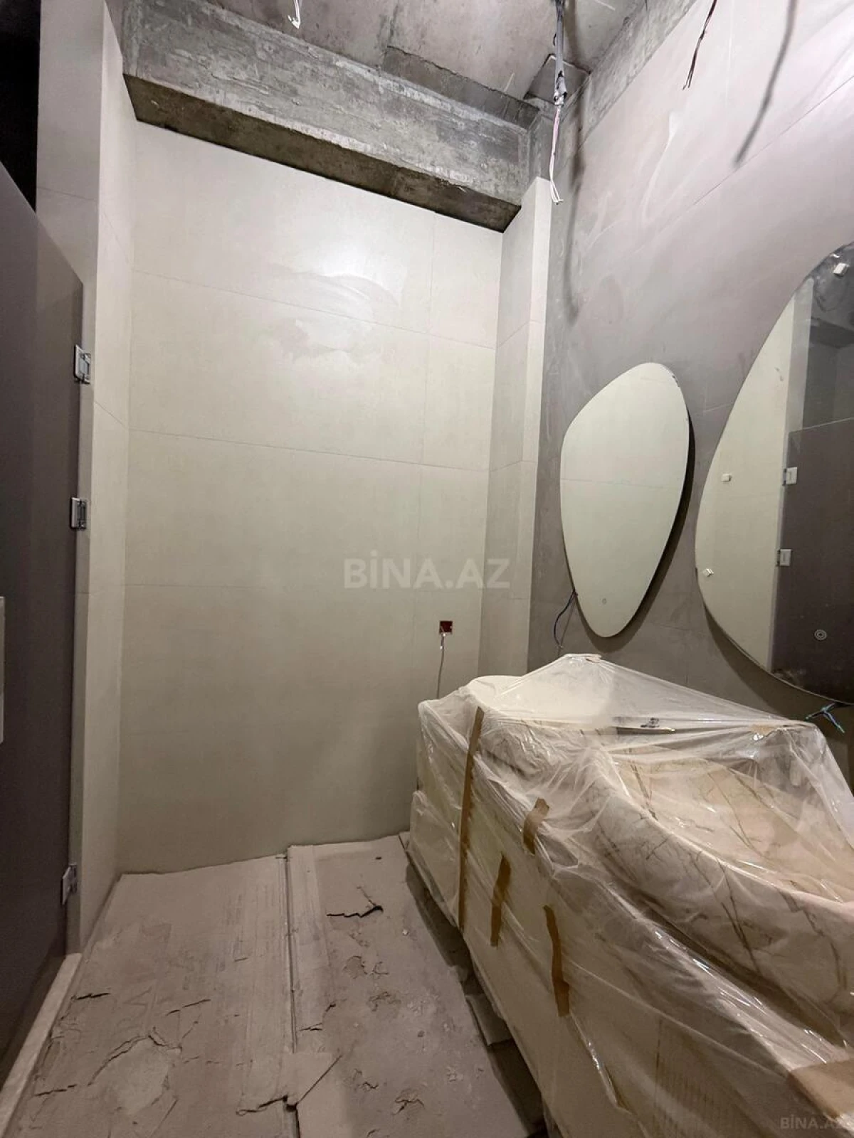 Satılır 4 otaqlı mənzil 152.8 m²