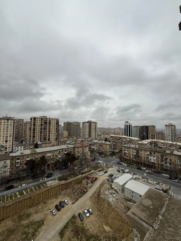 Satılır 4 otaqlı mənzil 152.8 m²