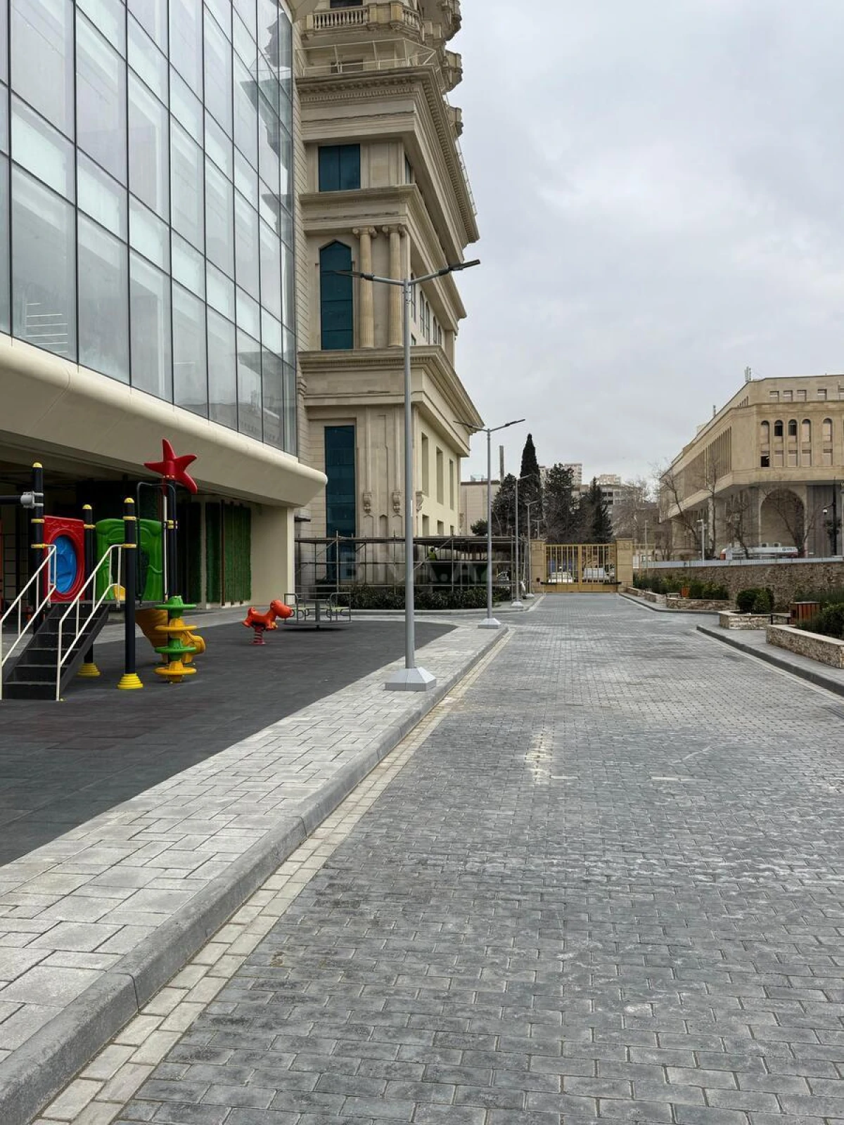 Satılır 4 otaqlı mənzil 152.8 m²