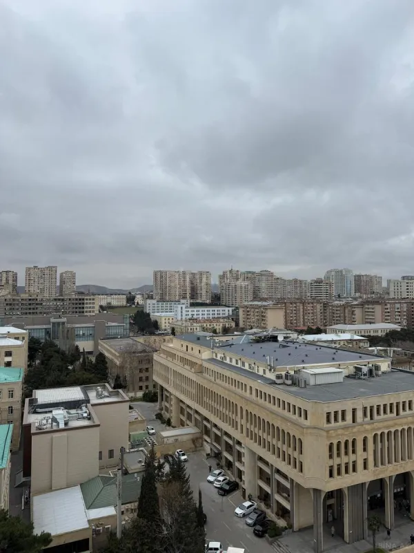 Satılır 4 otaqlı mənzil 152.8 m²