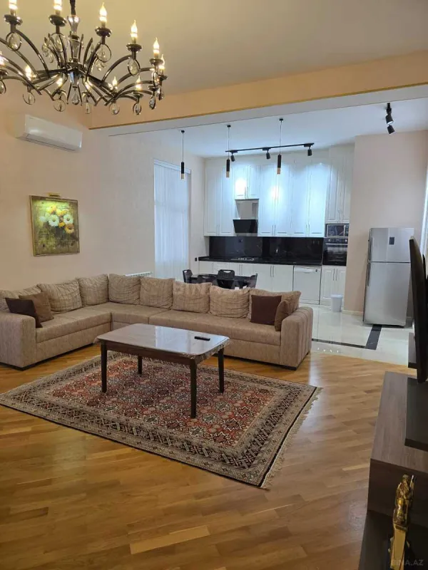 Kirayə verilir 3 otaqlı mənzil 130 m²