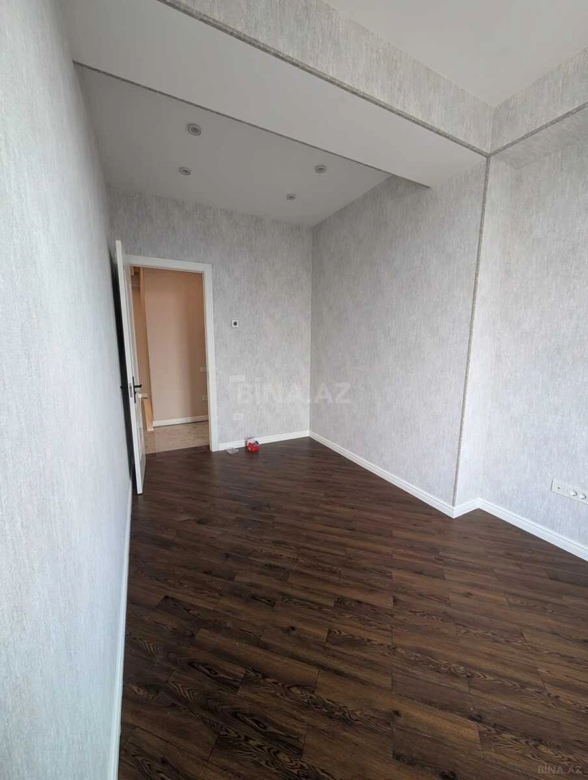 Kirayə verilir 4 otaqlı mənzil 140 m²