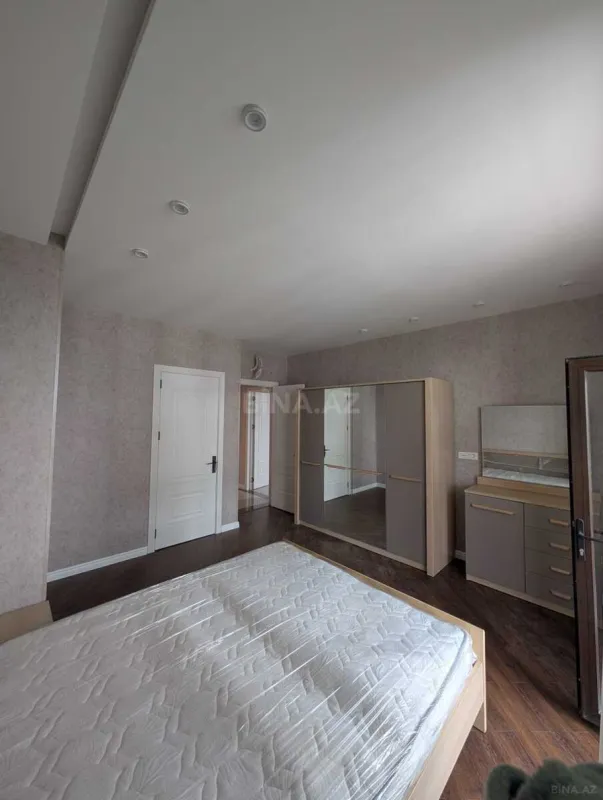 Kirayə verilir 4 otaqlı mənzil 140 m²
