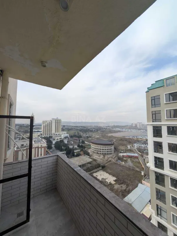 Kirayə verilir 4 otaqlı mənzil 140 m²