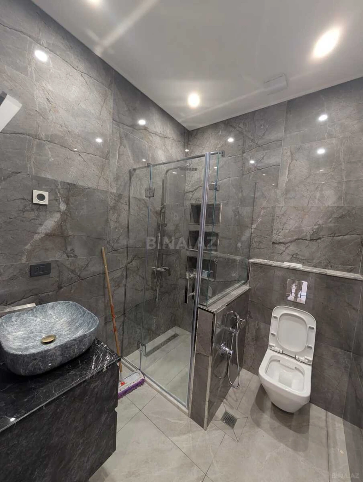 Kirayə verilir 4 otaqlı mənzil 140 m²