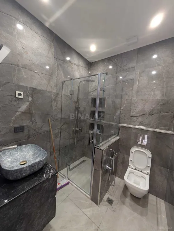 Kirayə verilir 4 otaqlı mənzil 140 m²