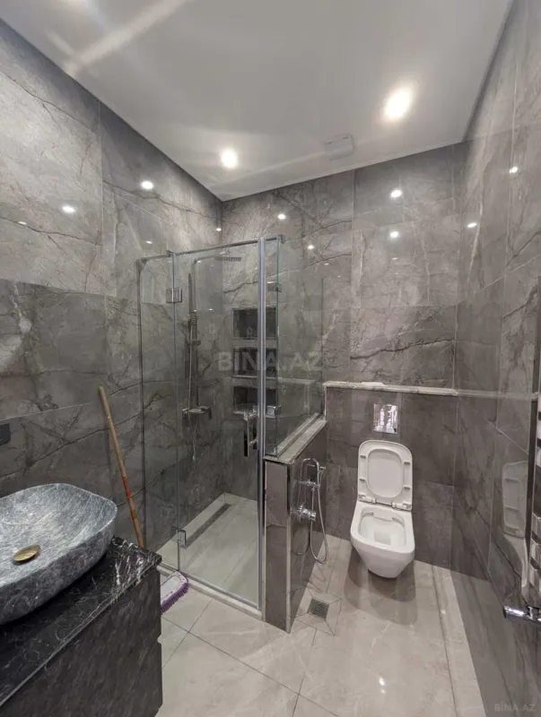 Kirayə verilir 4 otaqlı mənzil 140 m²