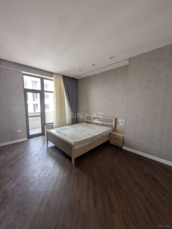 Kirayə verilir 4 otaqlı mənzil 140 m²