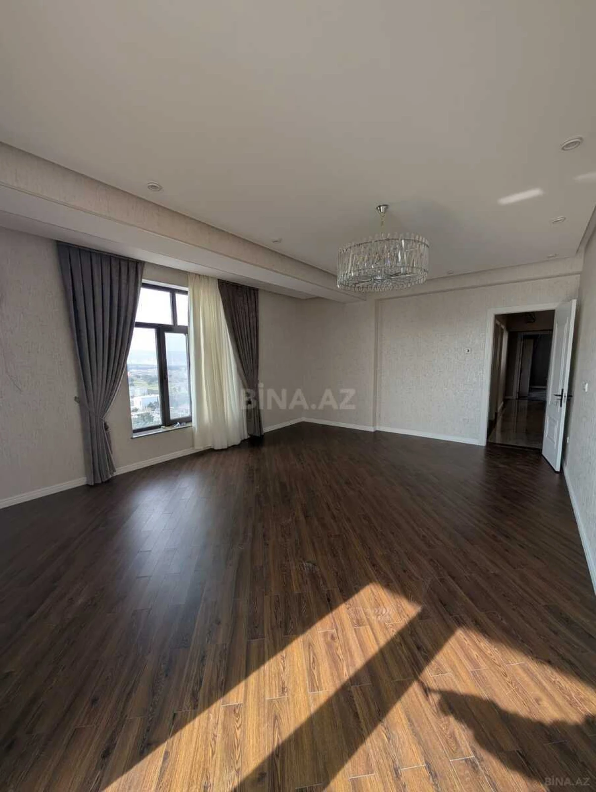 Kirayə verilir 4 otaqlı mənzil 140 m²