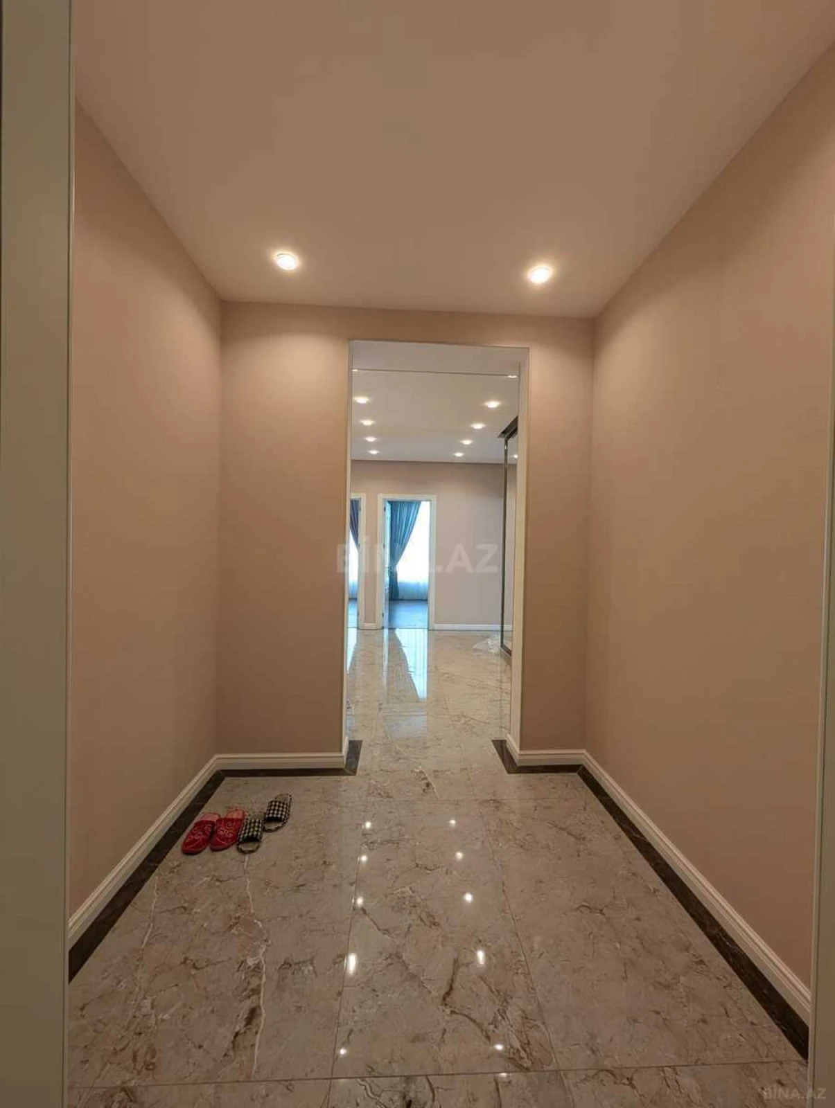 Kirayə verilir 4 otaqlı mənzil 140 m²