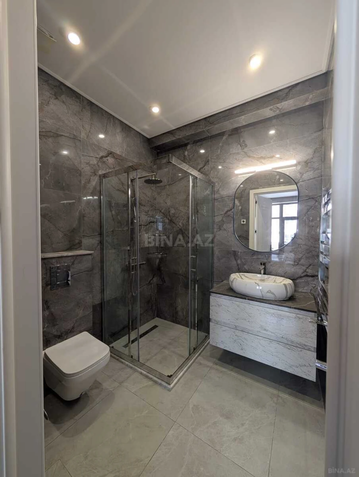 Kirayə verilir 4 otaqlı mənzil 140 m²