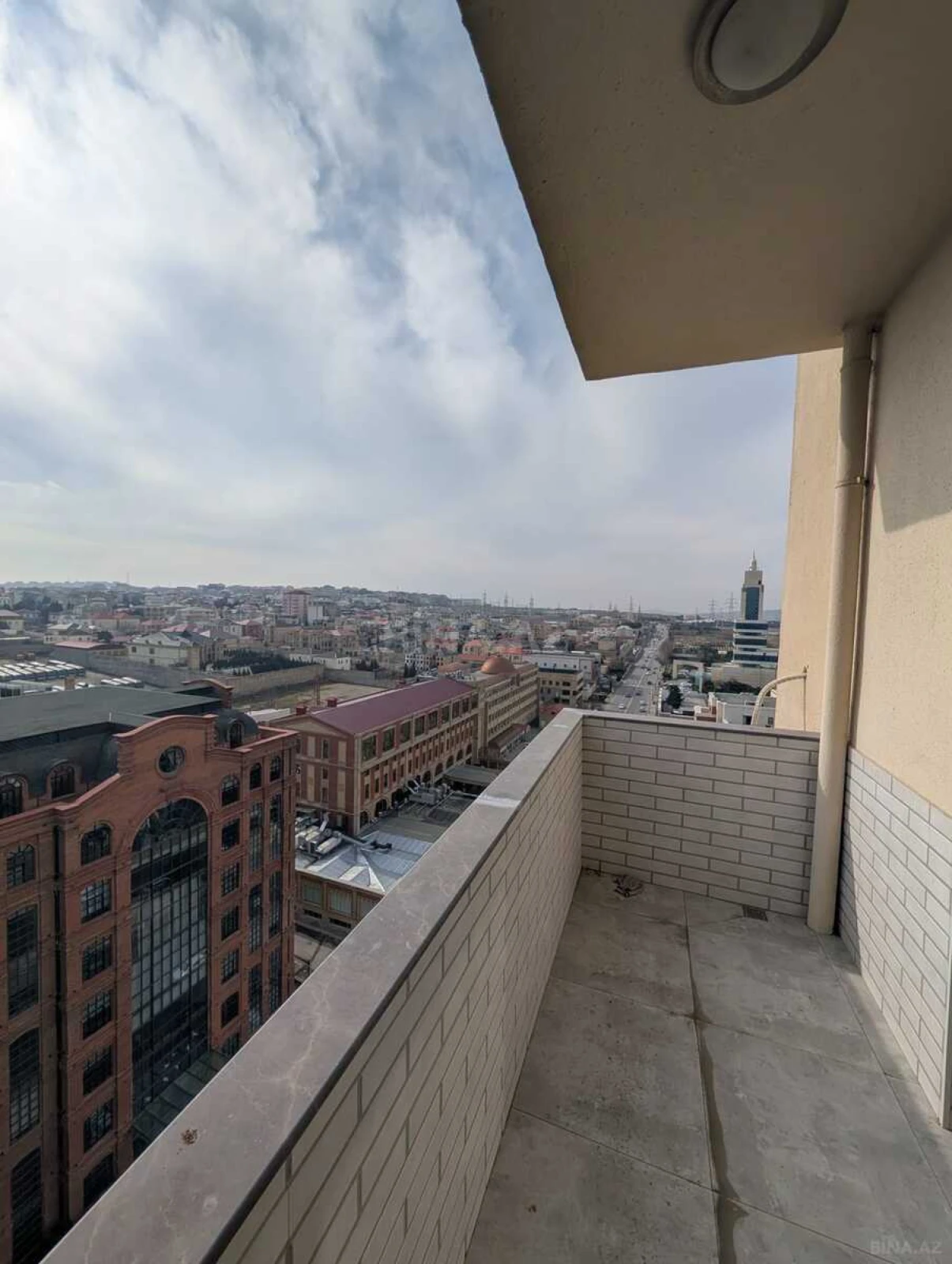 Kirayə verilir 4 otaqlı mənzil 140 m²