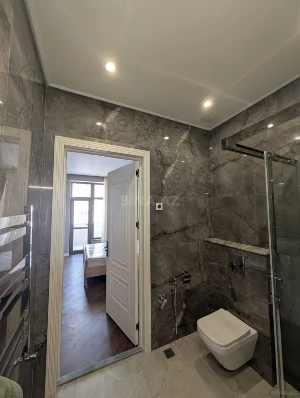 Kirayə verilir 4 otaqlı mənzil 140 m²