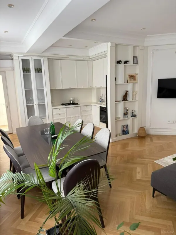 Satılır 3 otaqlı mənzil 110 m²