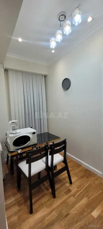 Kirayə verilir 2 otaqlı mənzil 80 m²