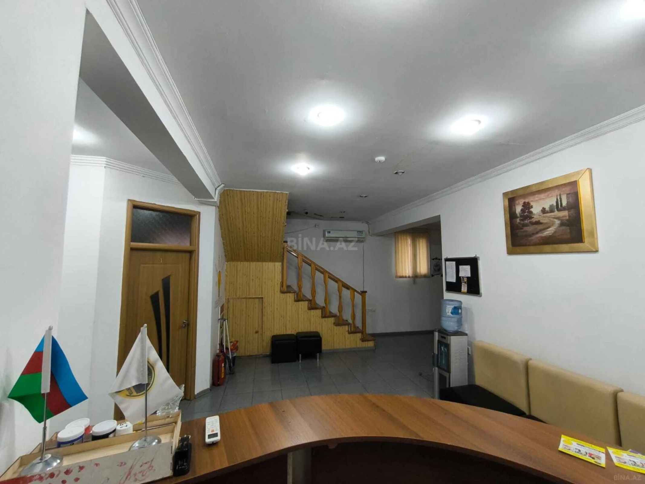 Kirayə verilir 8 otaqlı ofis 250 m²