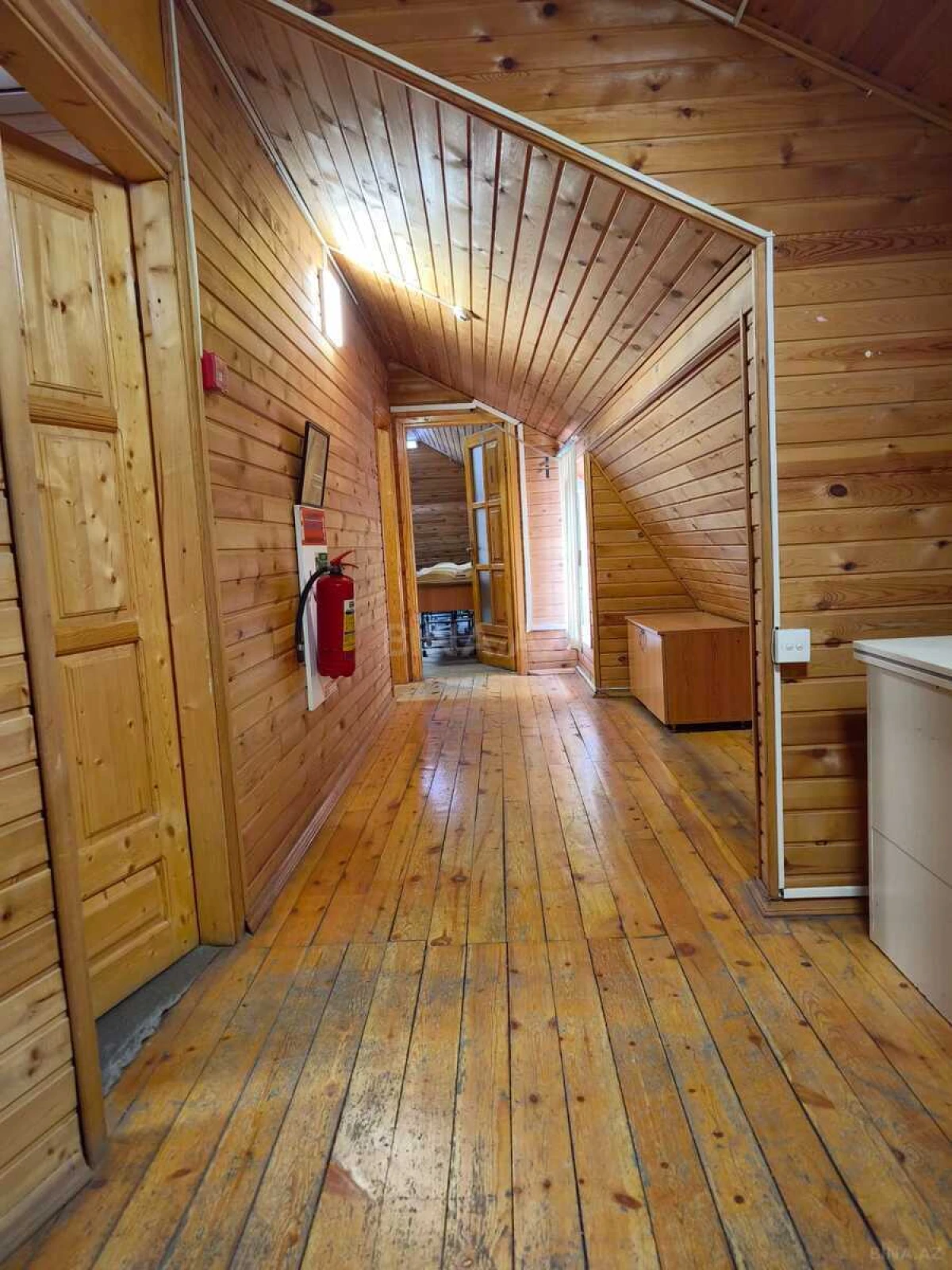 Kirayə verilir 8 otaqlı ofis 250 m²