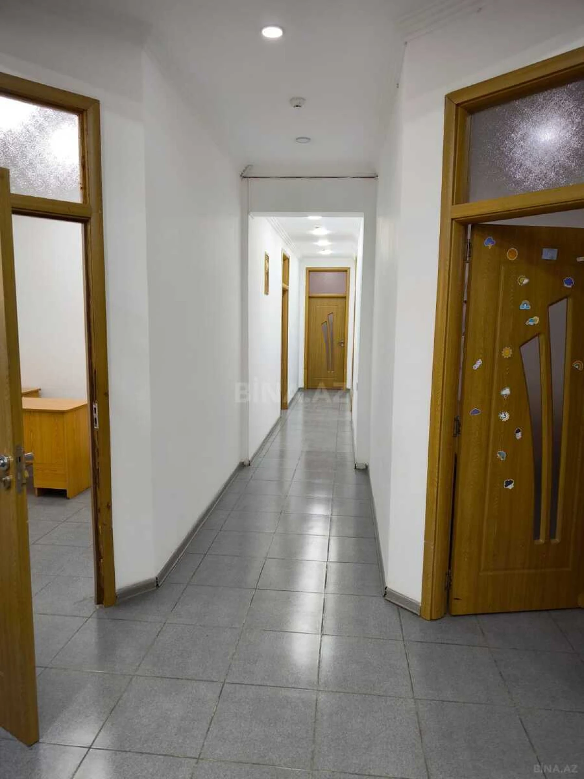 Kirayə verilir 8 otaqlı ofis 250 m²