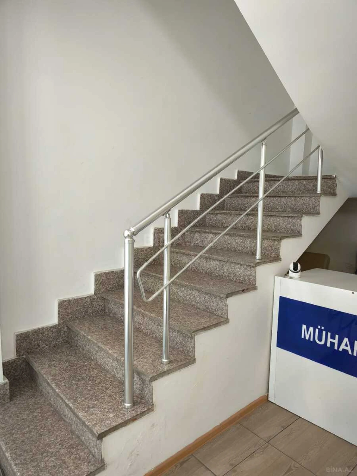 Kirayə verilir 8 otaqlı ofis 250 m²