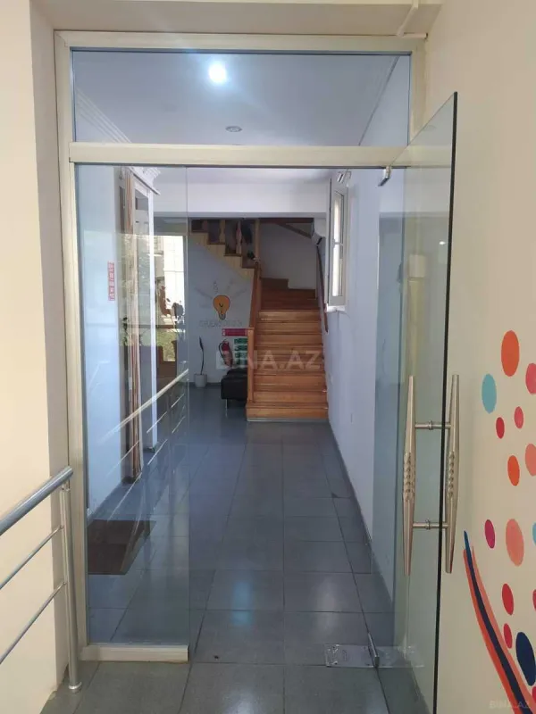 Kirayə verilir 8 otaqlı ofis 250 m²