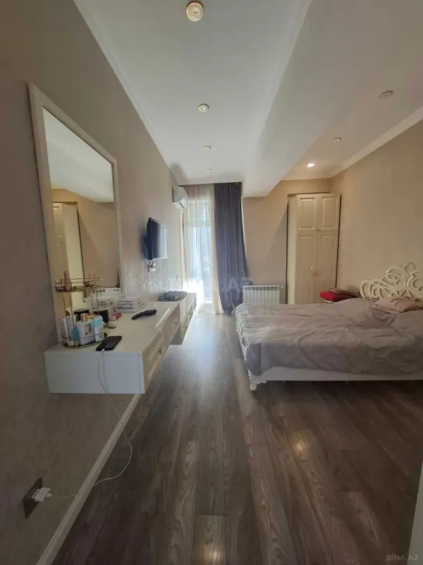 Satılır 4 otaqlı mənzil 154 m²