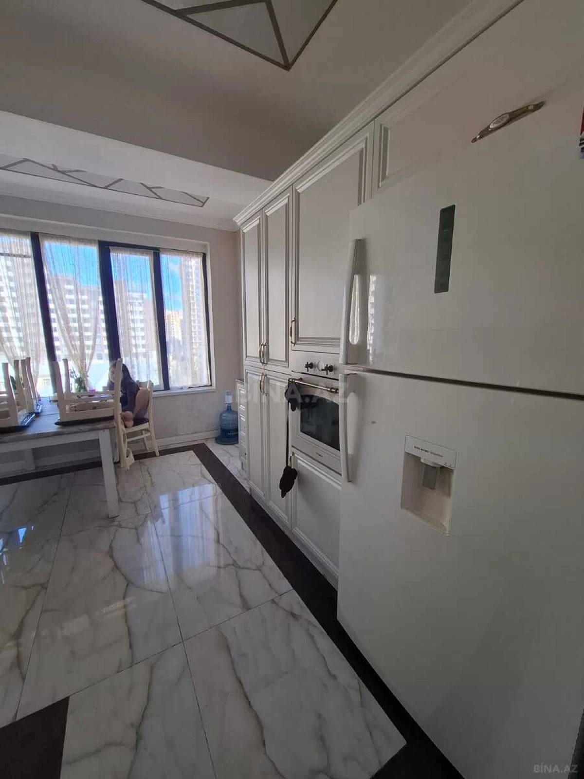 Satılır 4 otaqlı mənzil 154 m²
