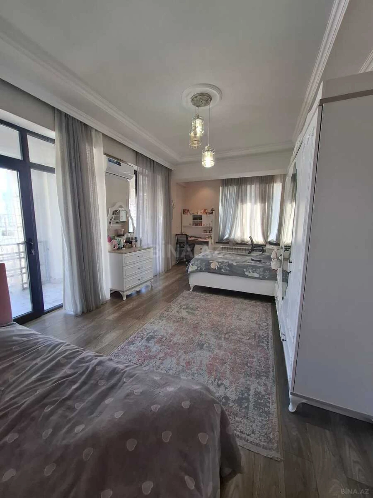 Satılır 4 otaqlı mənzil 154 m²