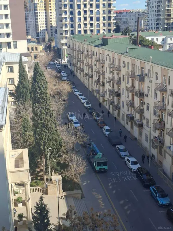 Satılır 4 otaqlı mənzil 154 m²