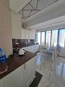 Satılır 4 otaqlı mənzil 154 m²