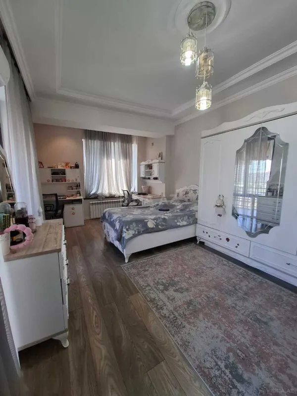 Satılır 4 otaqlı mənzil 154 m²
