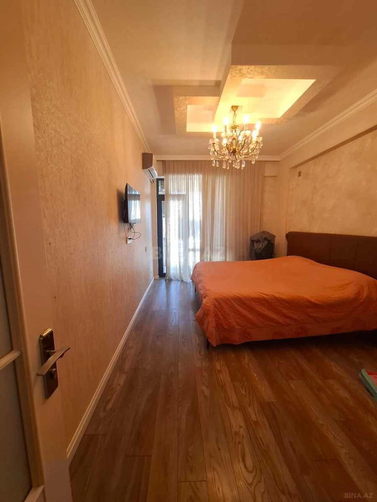 Satılır 4 otaqlı mənzil 154 m²