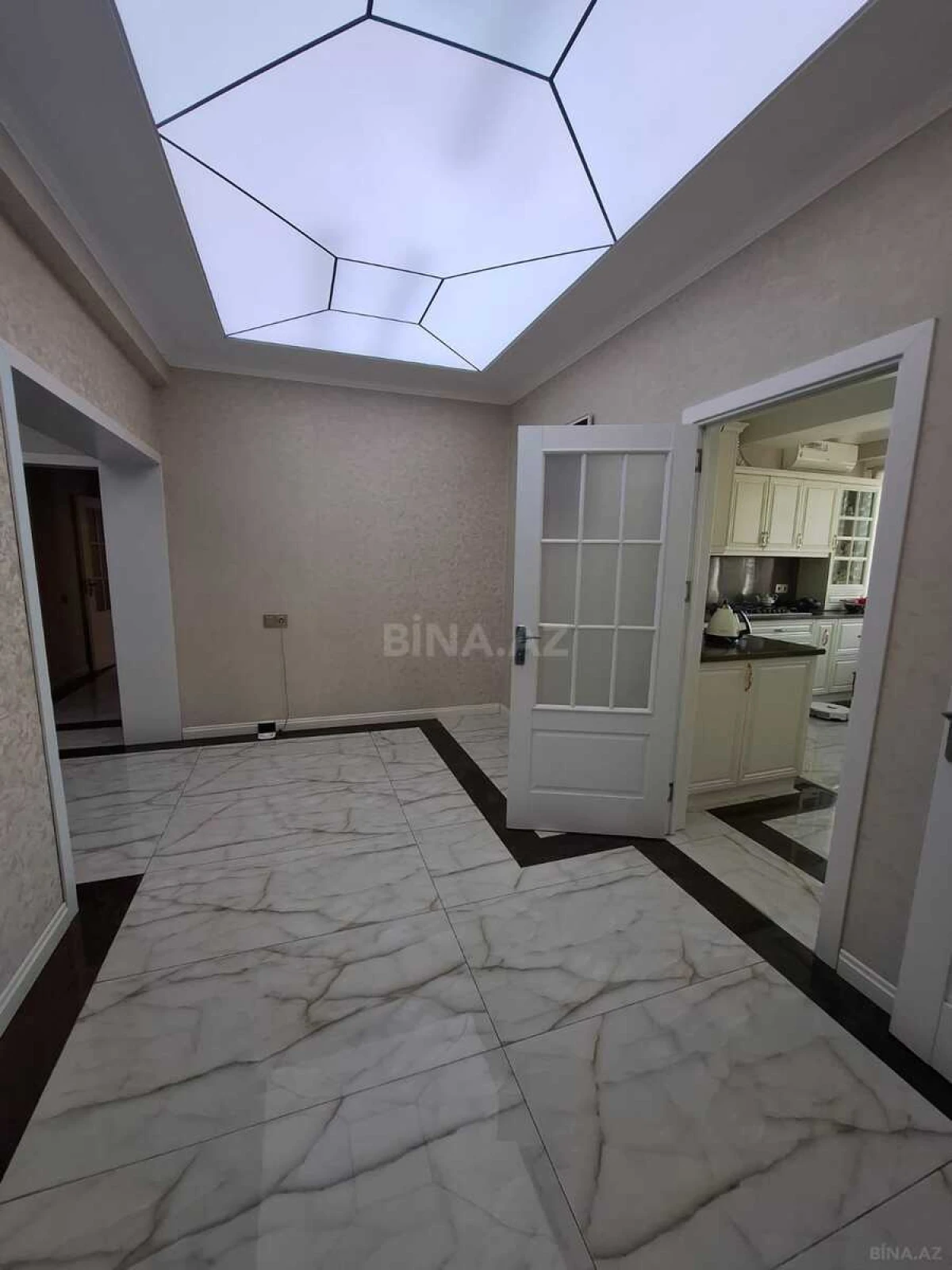 Satılır 4 otaqlı mənzil 154 m²