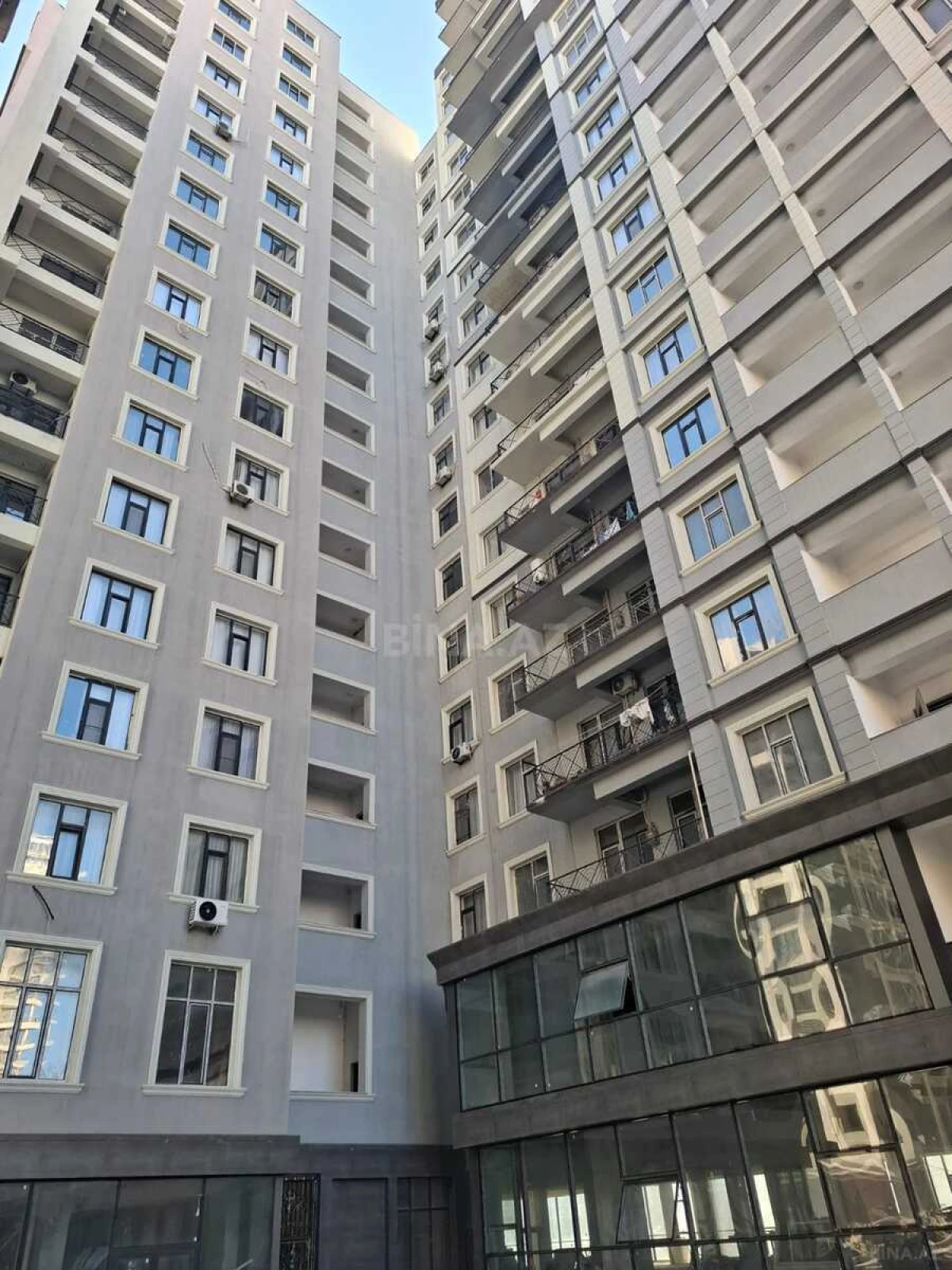 Satılır 4 otaqlı mənzil 154 m²